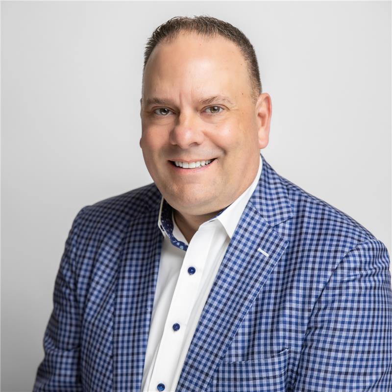 Brent Headshot Final 1